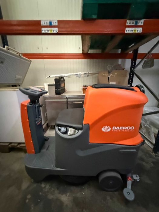 Машина за почистване миене на под Daewoo DAFR70 2026 НОВА подопочистваща с Батерии и зарядно