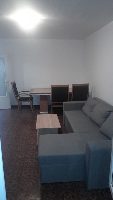Închiriez apartament cu 2 camere