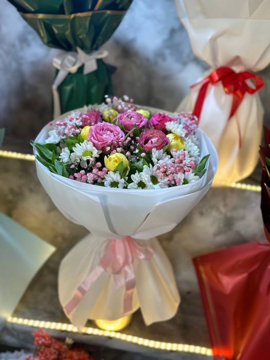 pion buket gullar dostavka pioniy roza