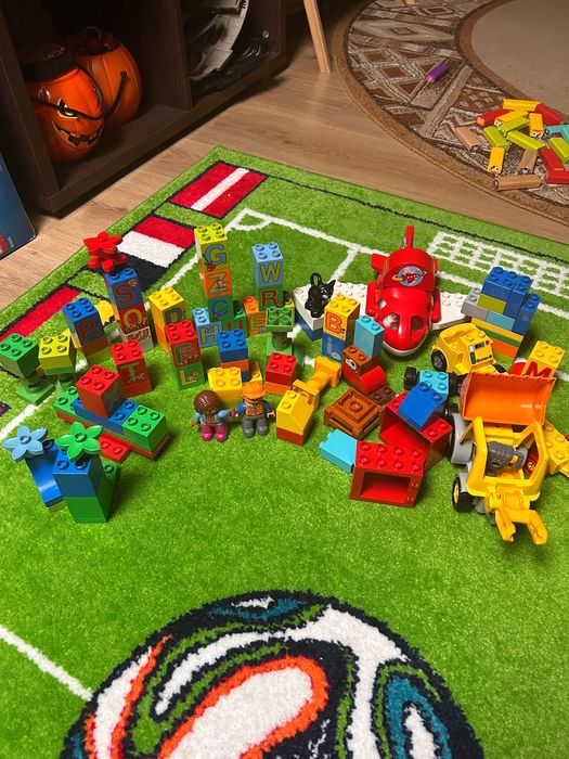 Lego Duplo, litere si set de construcție , aproximativ 100 piese