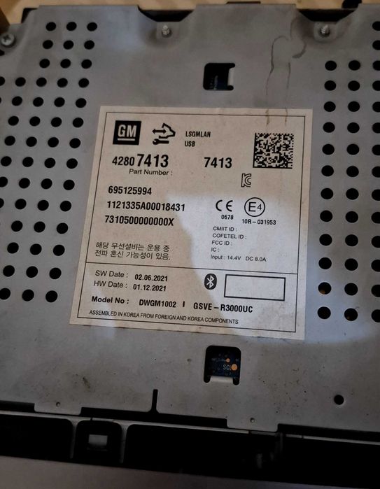 Kobalt magnitafon rodnoy ramkasi bilan