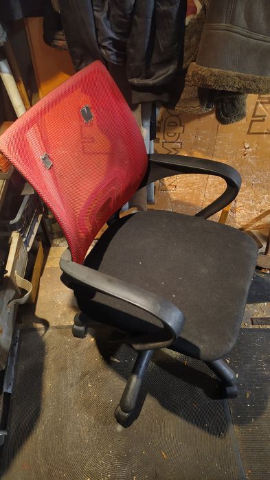 Стул офисный , в рабочем состоянии