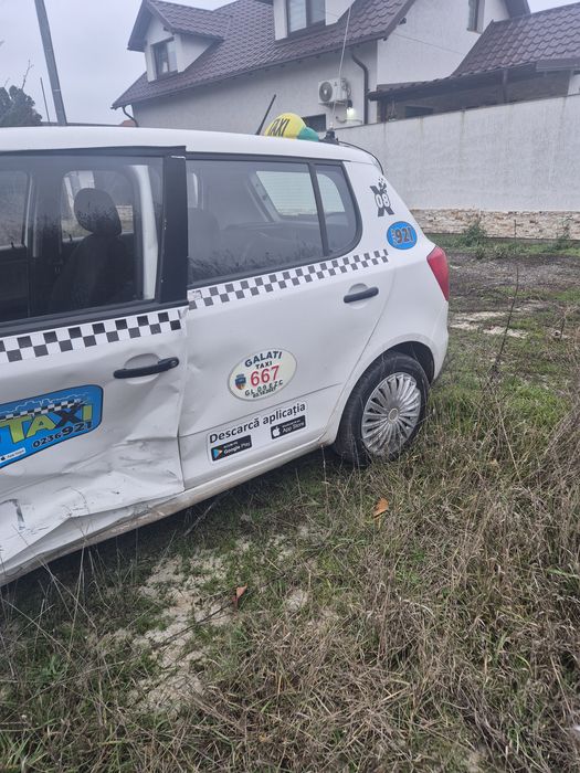 Vând skoda Fabia 1.2 avariata