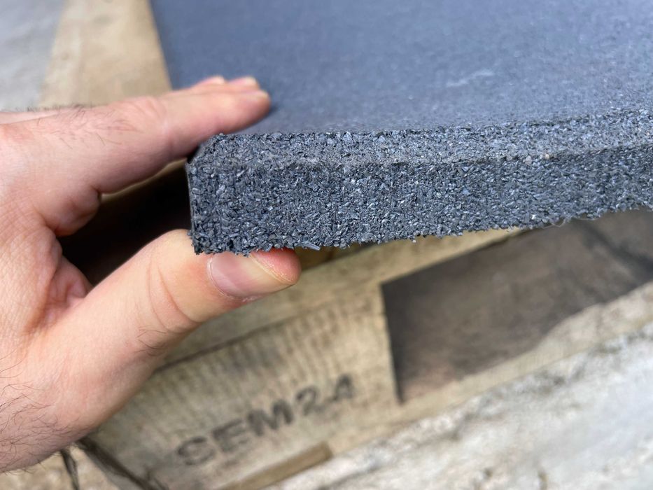 Настилка за фитнес зали 100/100 см с гладка повърхност