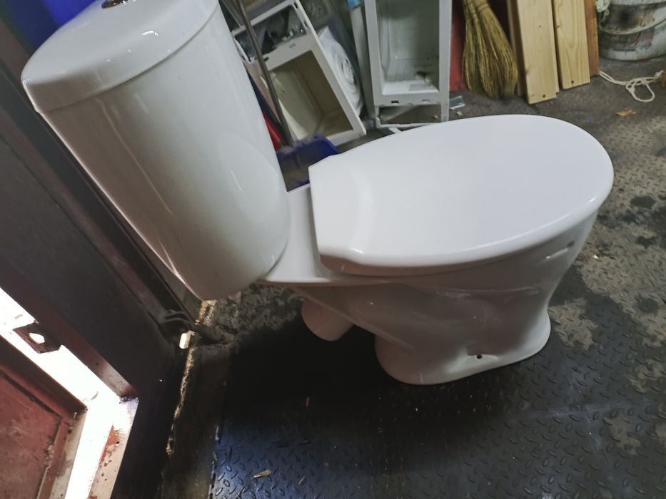 Продам унитаз сборе 18000