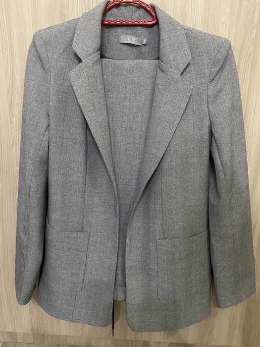 Женский костюм