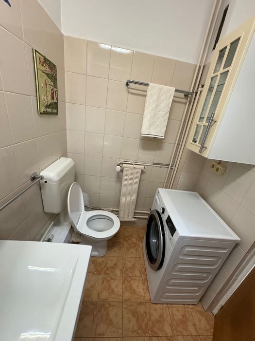 Închiriez garsoniera