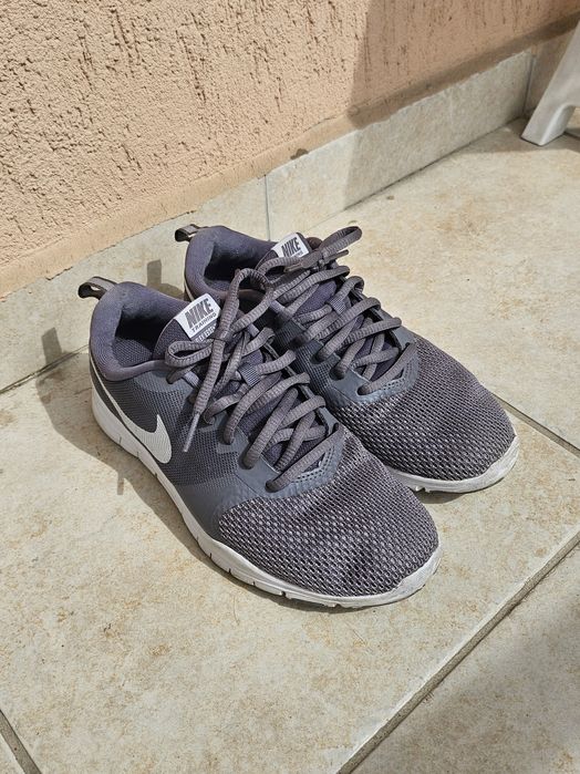 Nike Flex Essential TR Сиви маратонки размер 36,5