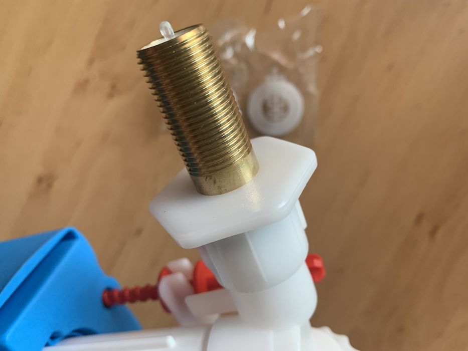 Пълнещ механизъм за тоалетно казанче 3/8 с месингов накрайник