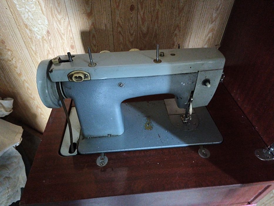 Продаю швейную машинку