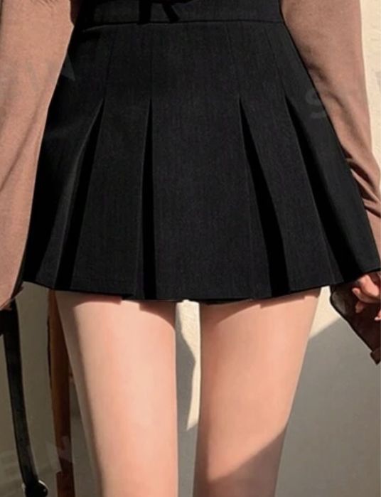 Fusta pantalon captusita cu eticheta