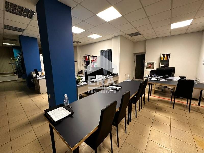 Продава се Офис в Плевен, Широк център - 272 кв.м за 722 €/кв.м - Снимка #2