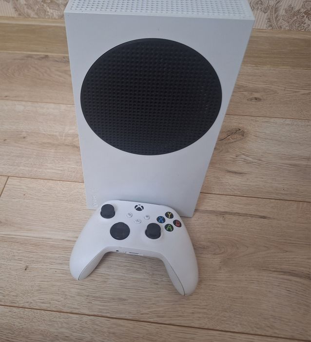 Xbox Series S 512gb в хорошем состоянии