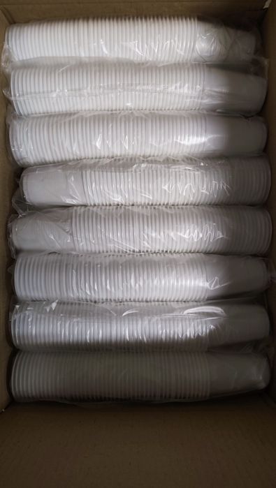 Стаканы одноразовые белые