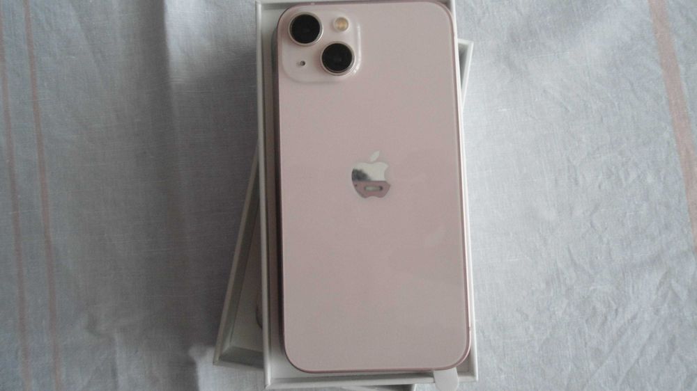 Телефон Iphone 13 - употребяван без забележки