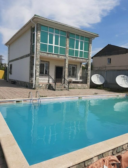 Сдам посуточно коттедж,дом