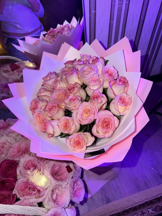 Мейрамға гүлдер бар