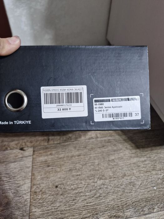 Продам кроссовки  за 12 тыс