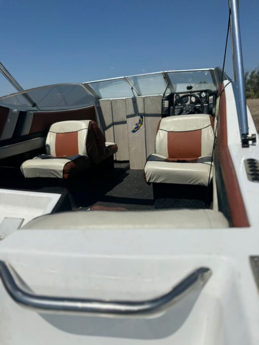 Vand/Schimb Barca Bayliner Capri 6 locuri/Cabinata cu pat