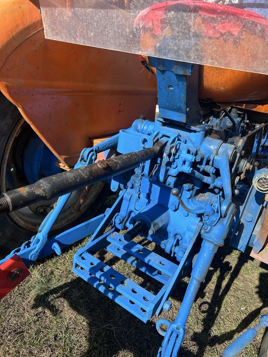 Vând Tractor FIAT 445 UNIVERSAL