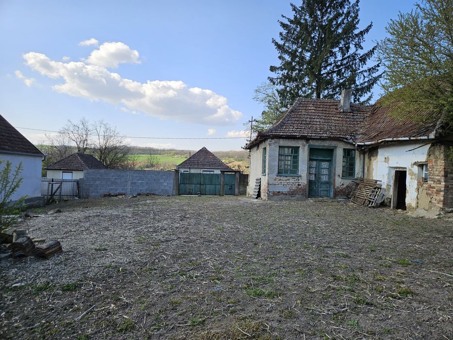 Casa cu teren de vanzare