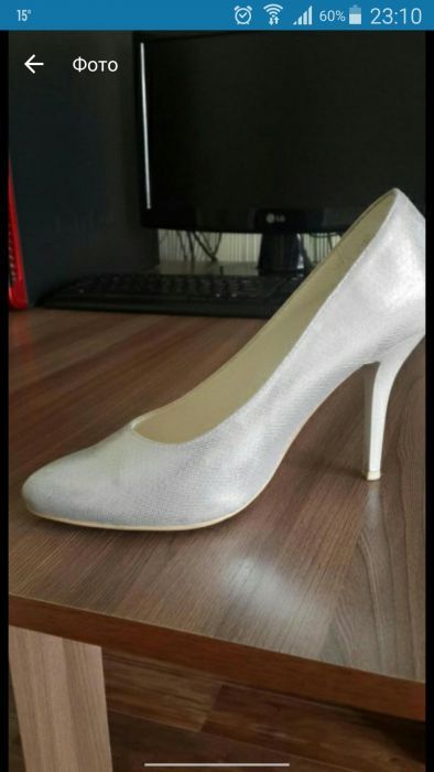 Продам серебристые туфли