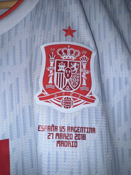Tricou purtat de Gerard Pique la nationala spaniei