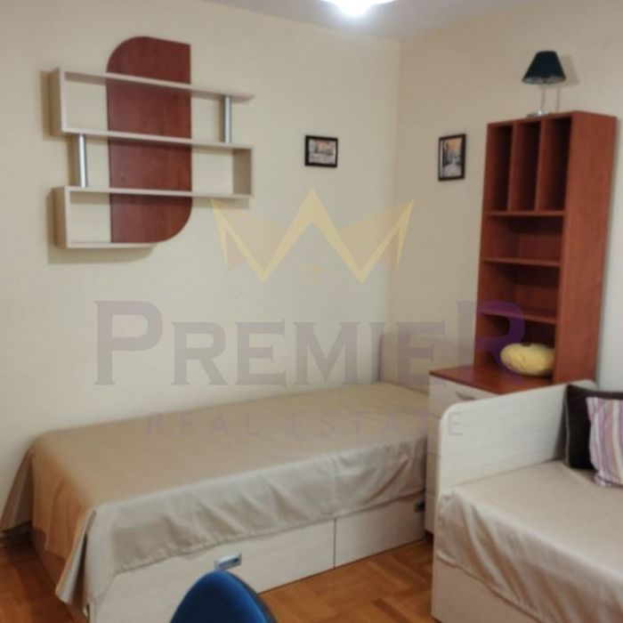 Дава се под наем Четиристаен апартамент в Варна, Възраждане 1 - 110 кв.м за 561 € - Снимка #8