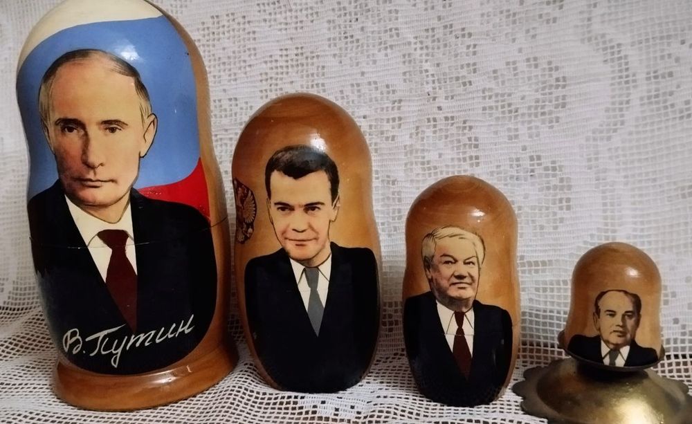 Деревянная росписная посуда в стиле хохлама старинная