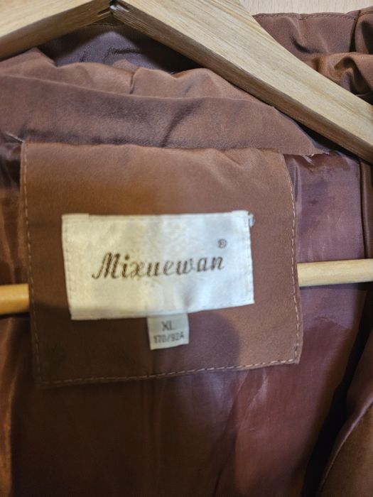 Продам женскую куртку