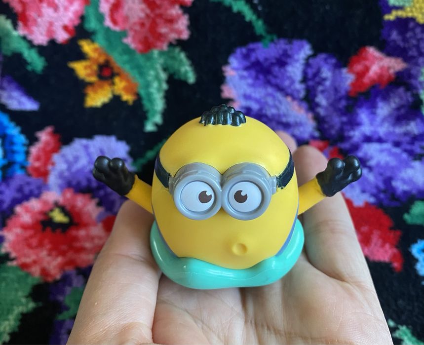 Миньоны  фигурки  Макдональдс
