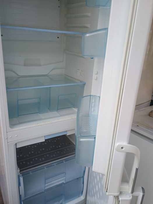 Frigider tip combină frigorifică înaltă Artic233/422