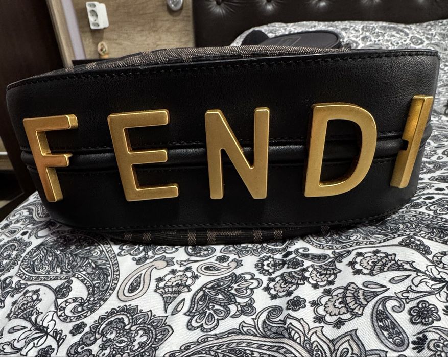 Дамска чанта на Fendi