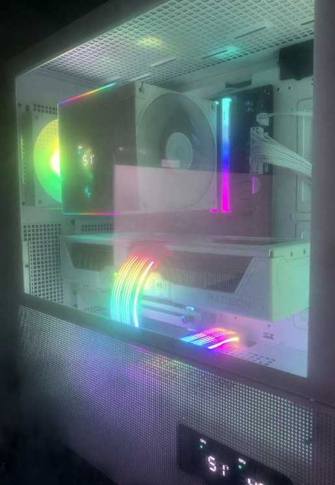 Vând PC Gaming - Ryzen 7 5700X3D - RX 9070 - 16gb 3200MHz - 1TB SSD