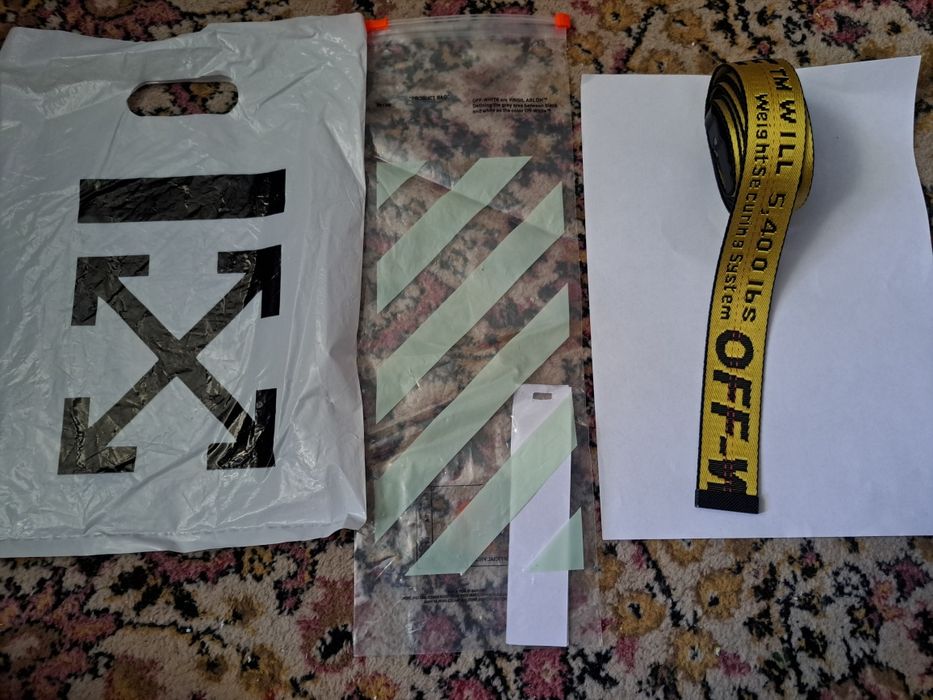Curea off white yellow