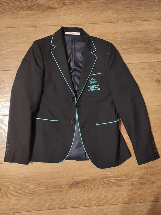 продам школьную форму на мальчика и подтяжки