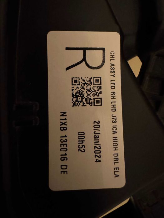 Оригинален десен фар за VW Amarok 2022-2025 IQ.Light (N1XB13E016DE).