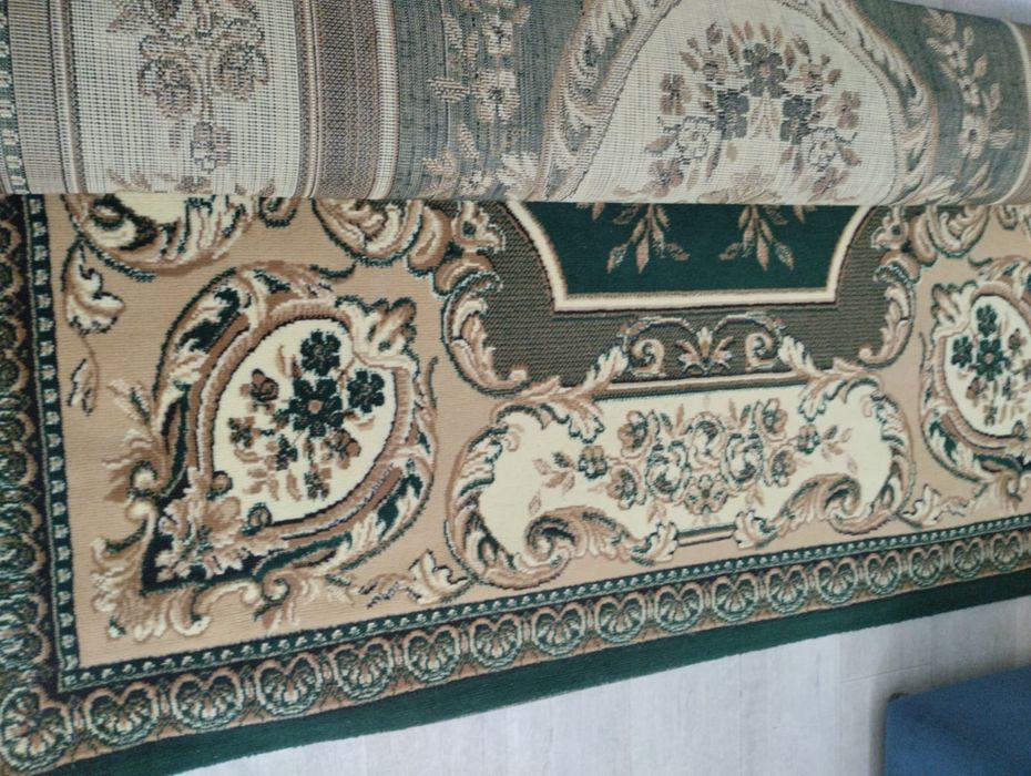 Продам ковер2/3 в хорошем состоянии