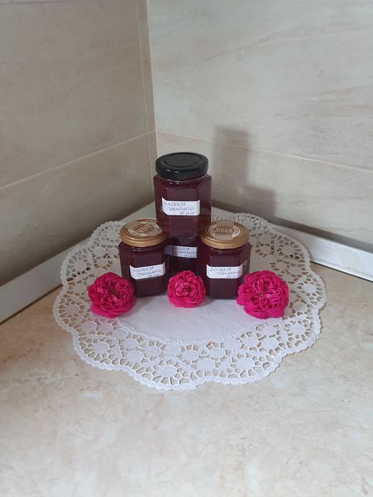 Dulceata din petale de trandafir