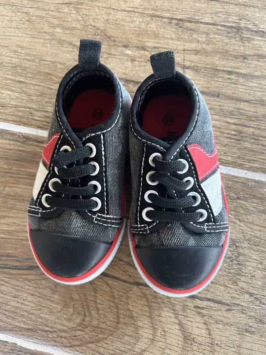 Tenisi unisex marimea 20