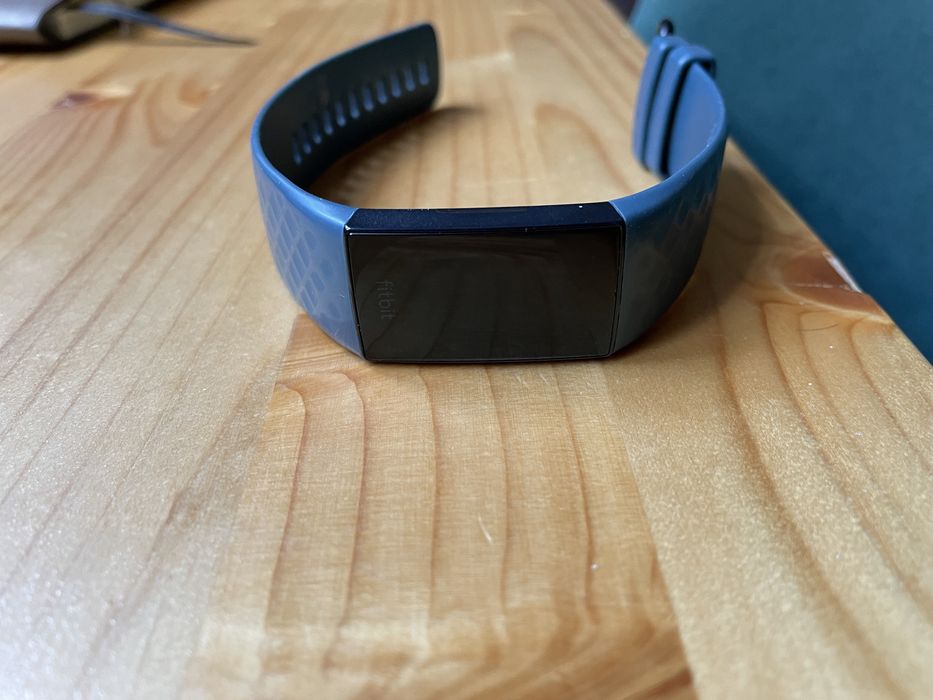 Смарт часовник Fitbit Charge 4