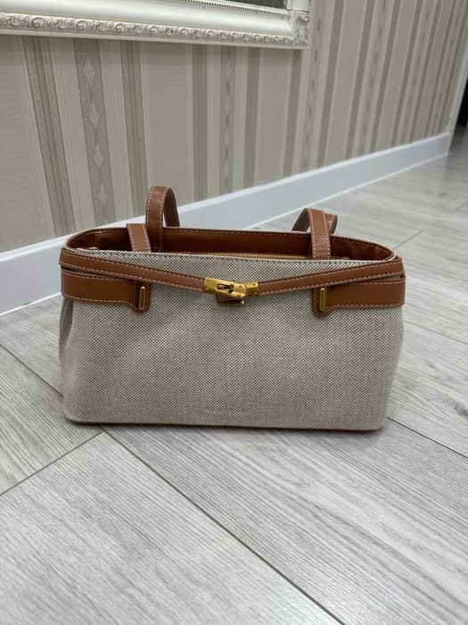 Сумка в виде бренда Hermes