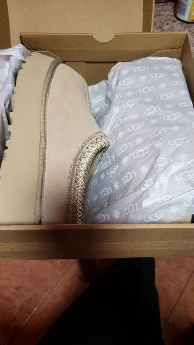 Vand UGG TAZZ 2 noi, nepurtati