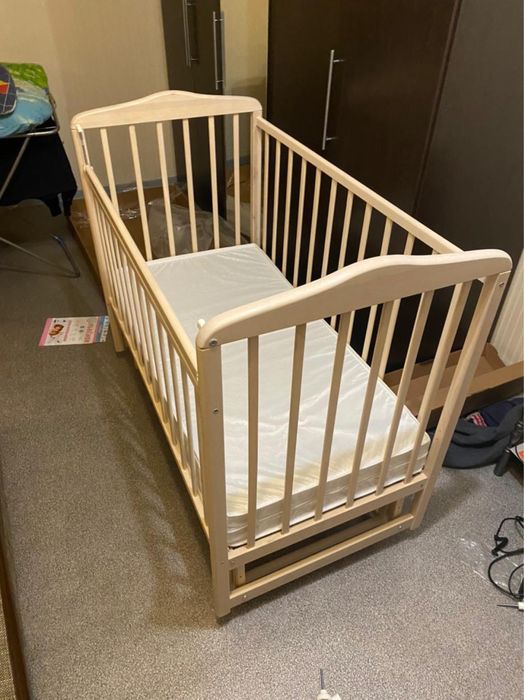 Детская кроватка с маятником б/у