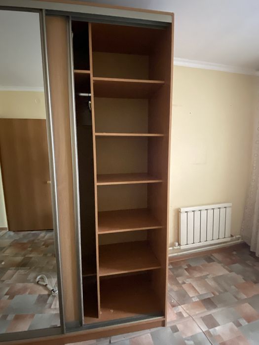 Шкак купе, 3-х дверный, с зеркалом