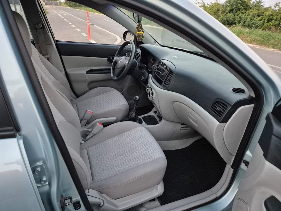 Hyundai ACCENT 1.6 BENZINA Aer Condiționat