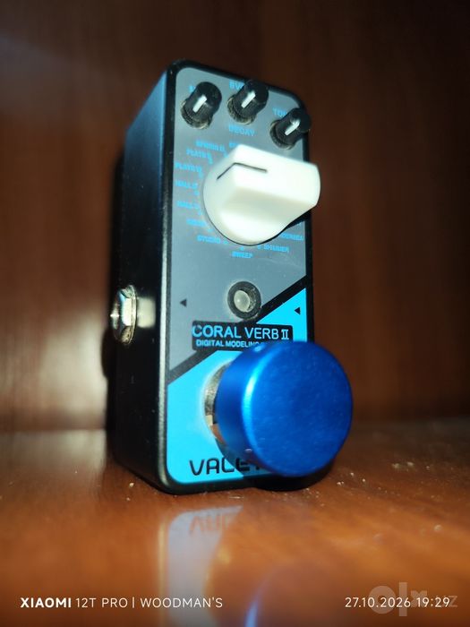 Гитарные педали эффектов Delay и Reverb