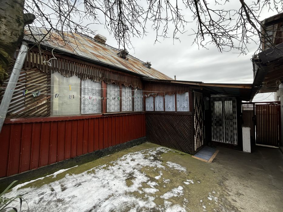 Vand casa cu teren. Pret:90.000€