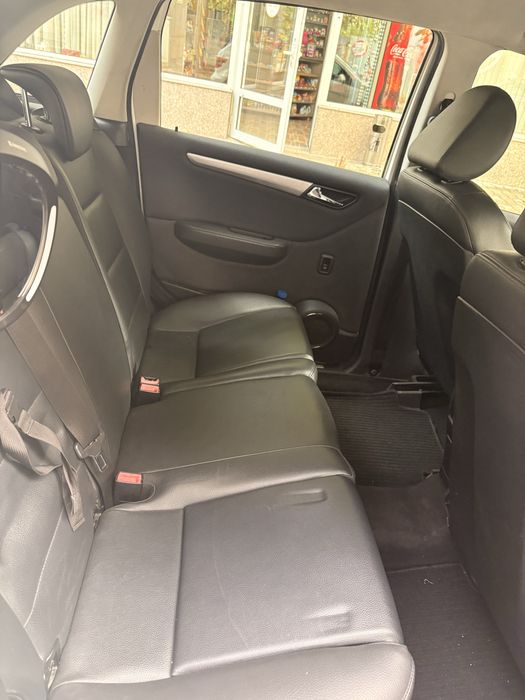 Mercedes Benz B 180