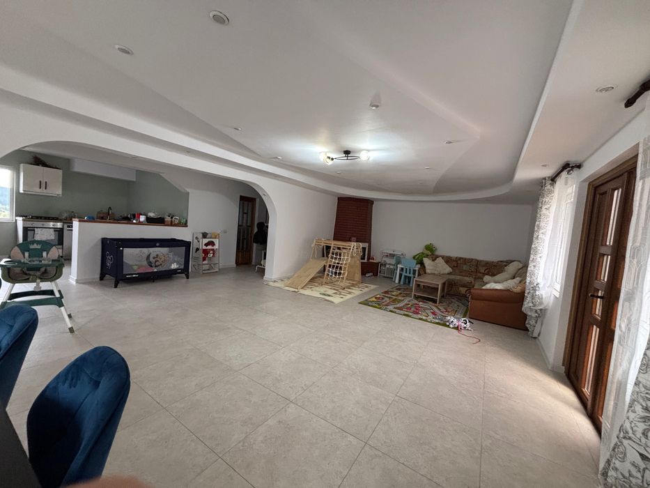 Casa la munte P+1 curte 1800mp și anexe la 10 km de Vatra Dornei